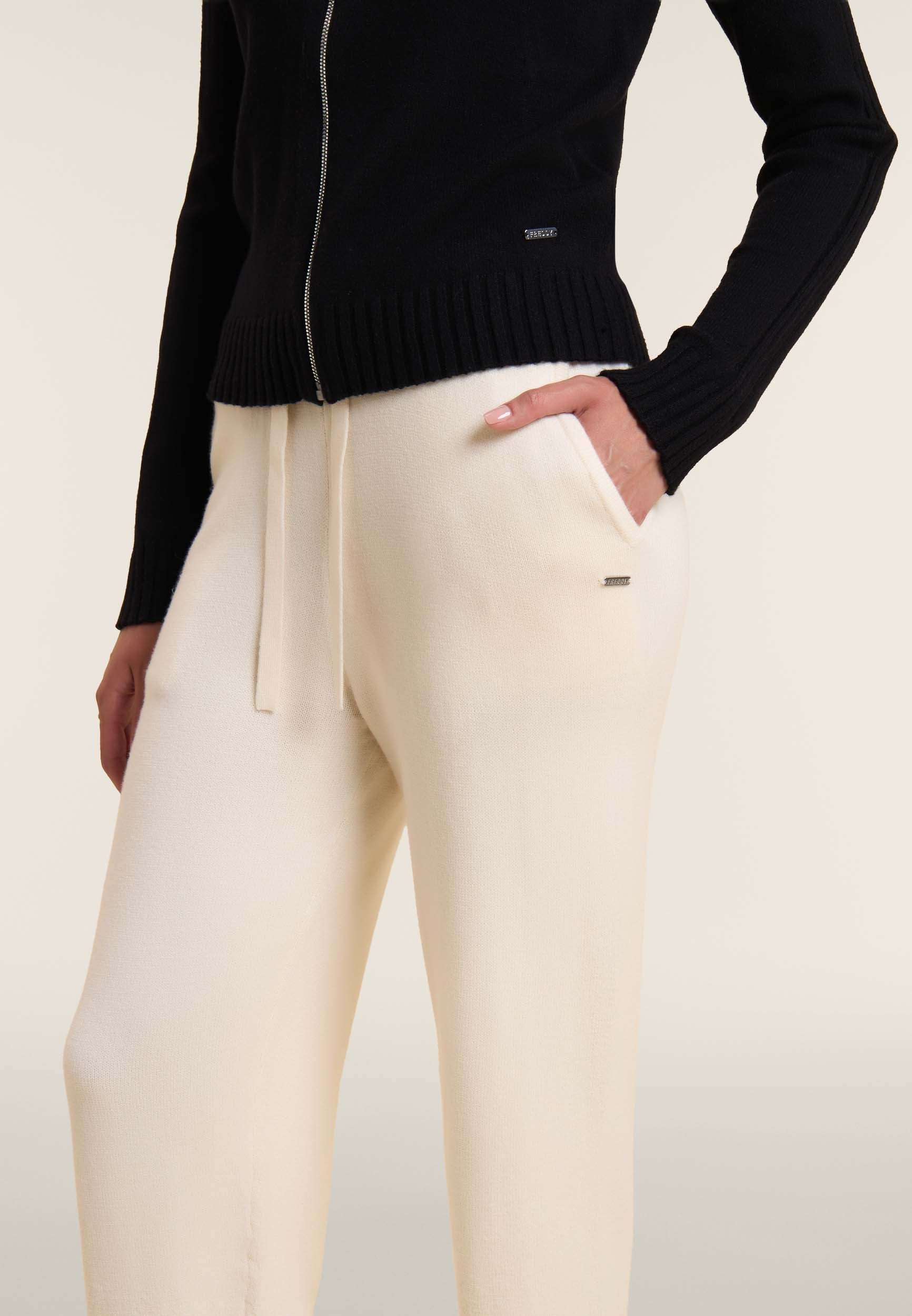 F25WEROS_Z102_-_W_L 4