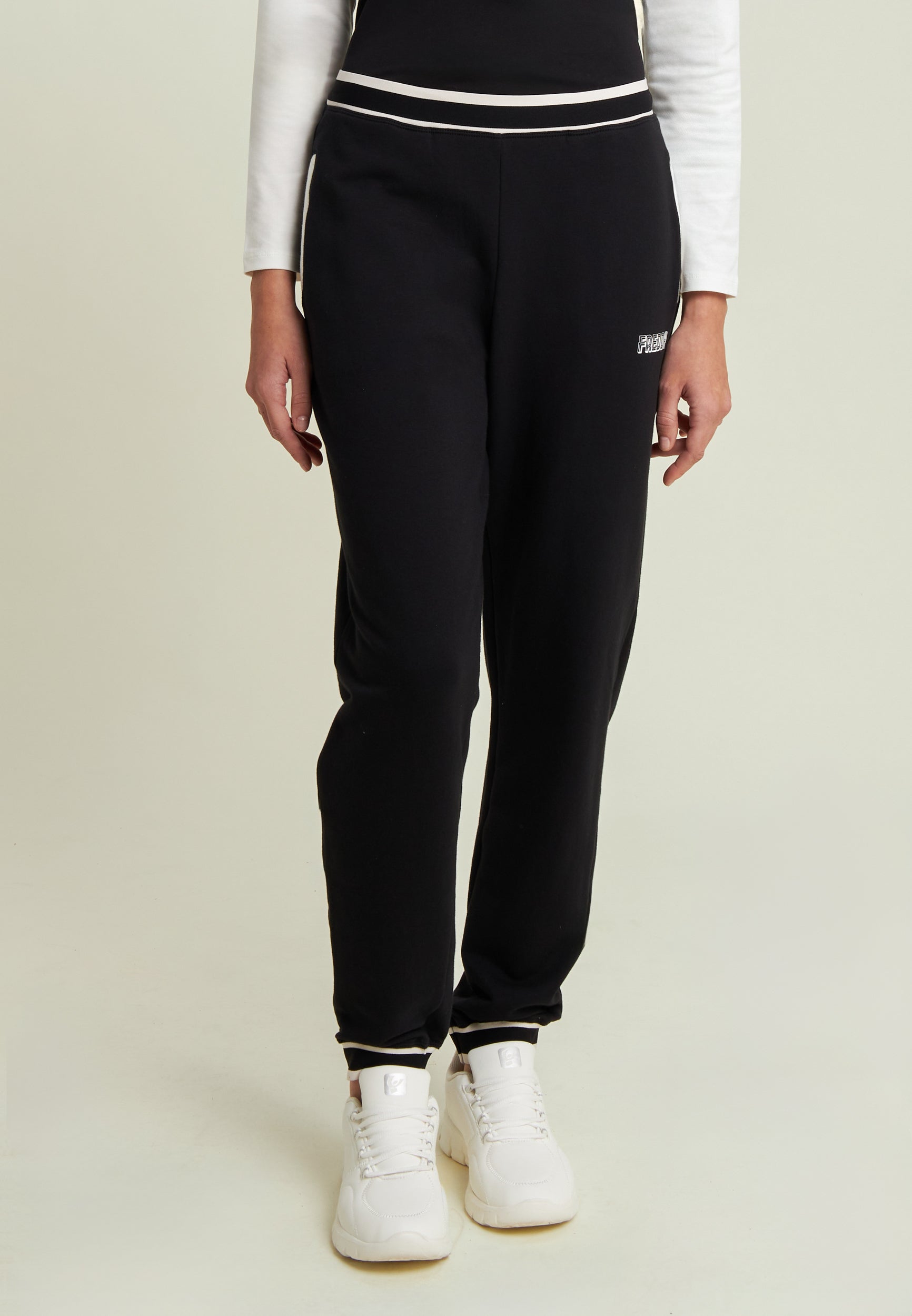 F25WETNA_NW77_-_W_L 2