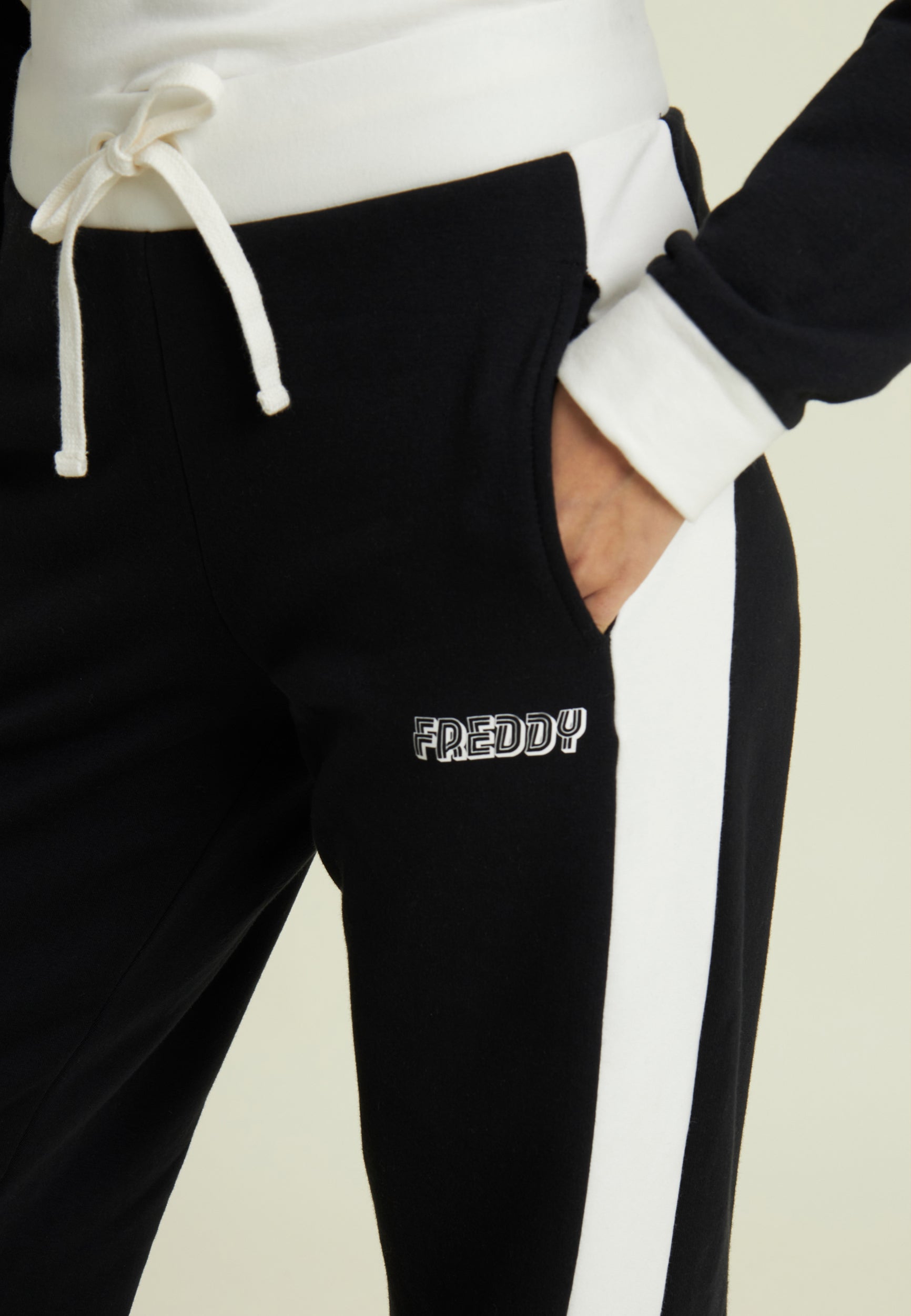 F25WSTROMBOLI_NW77_-_W_L 4