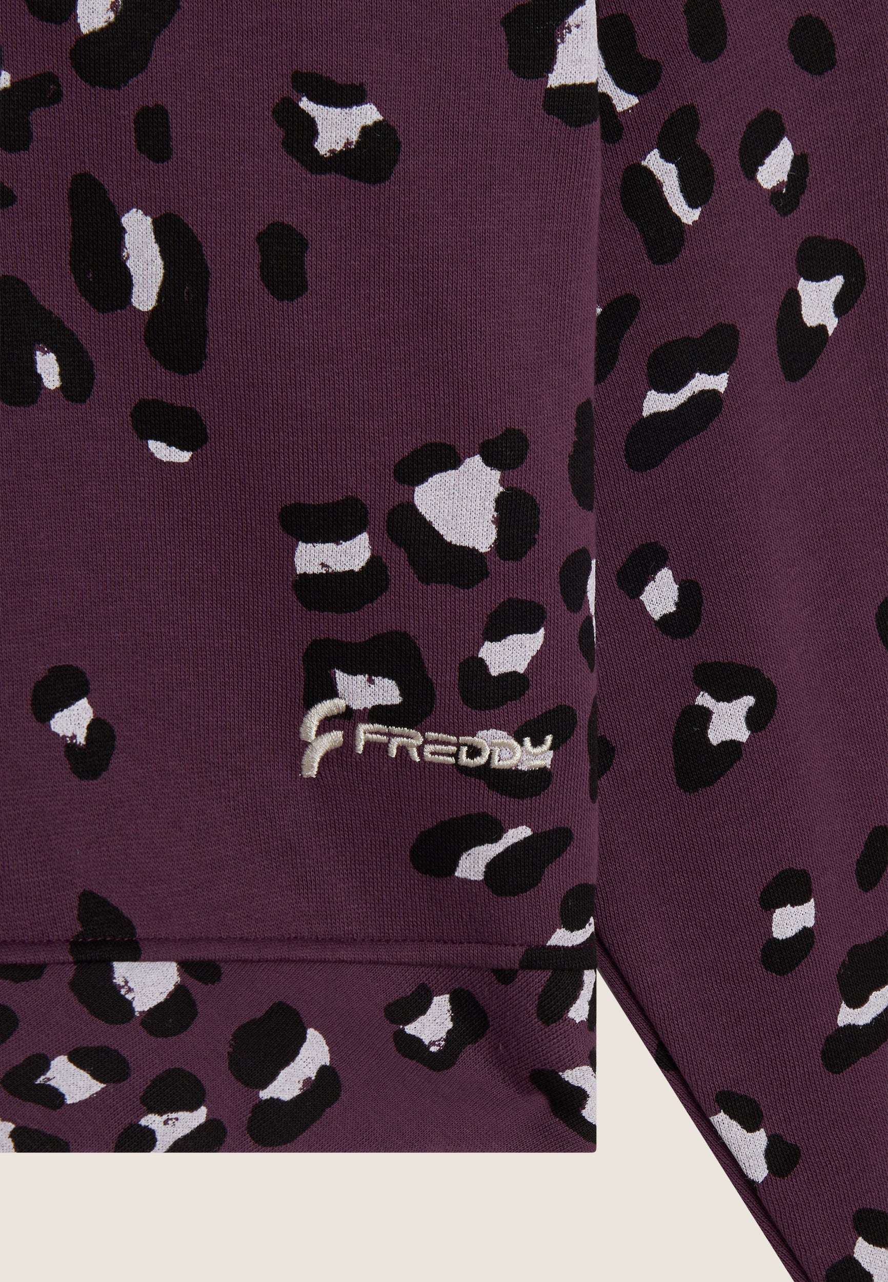 F4WMCS7C_ANI102_-_W_XS 7