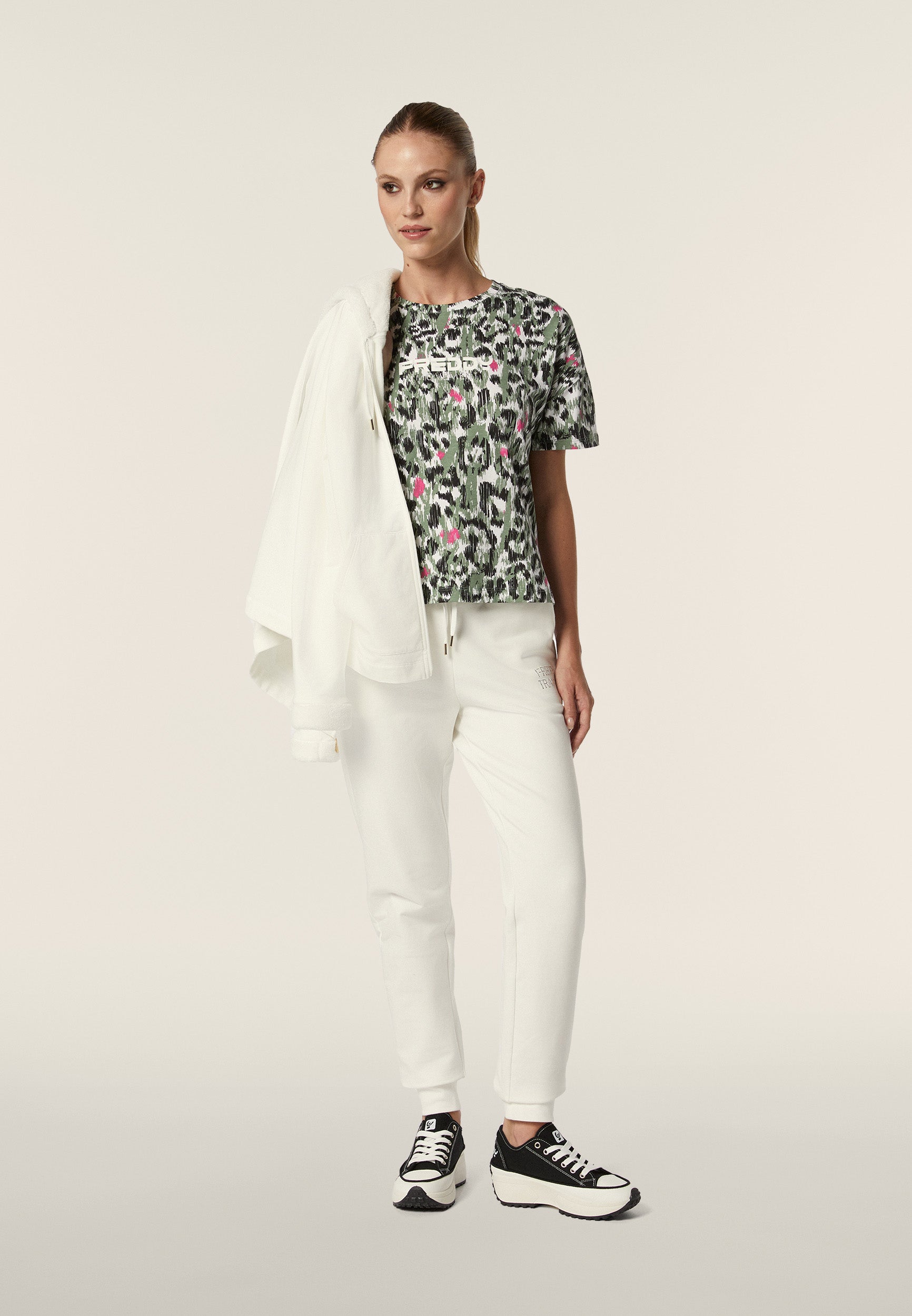 F4WMVT1C_ANI97_-_W_L 1