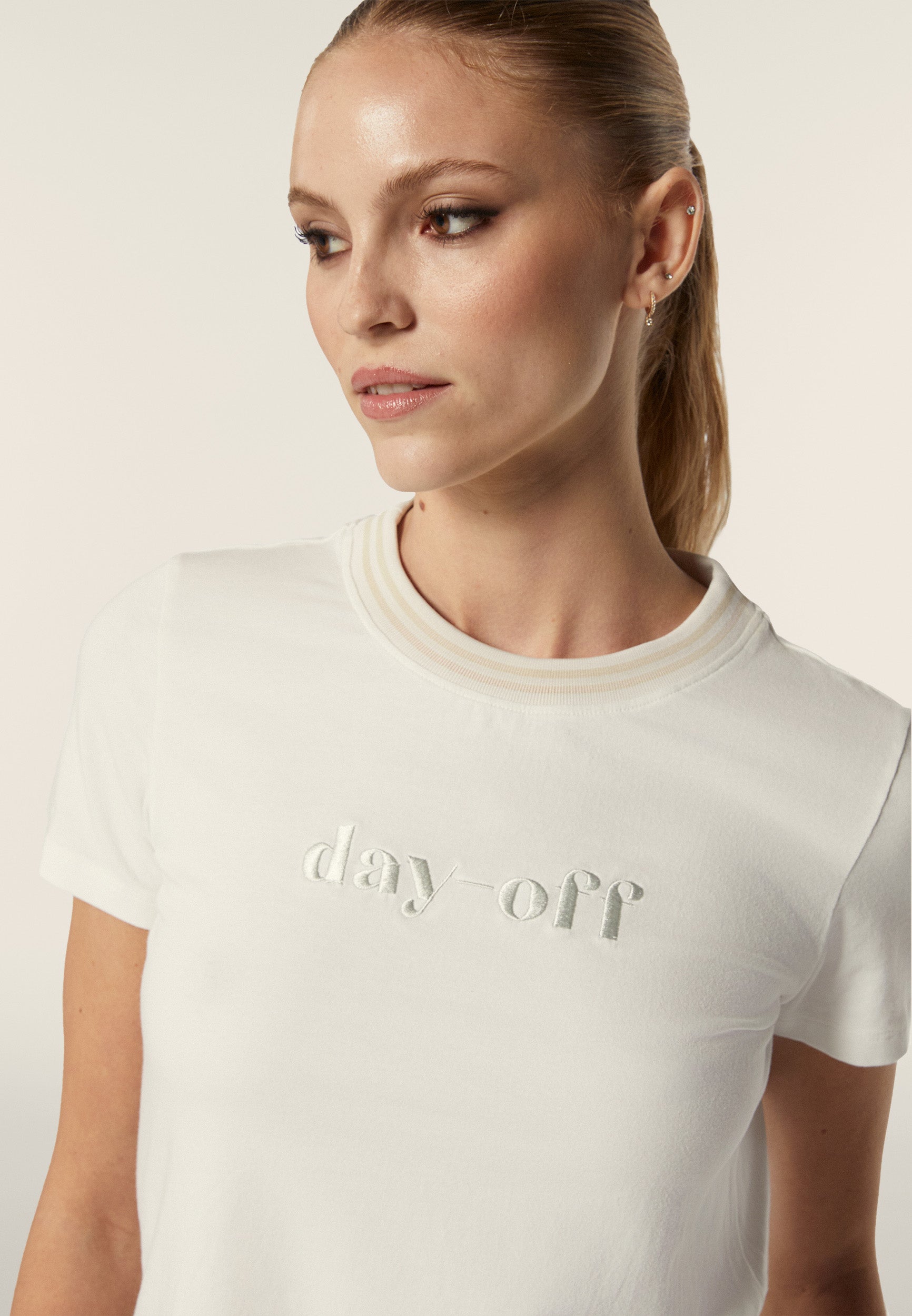 F4WTEAT2_W71_-_W_L 4