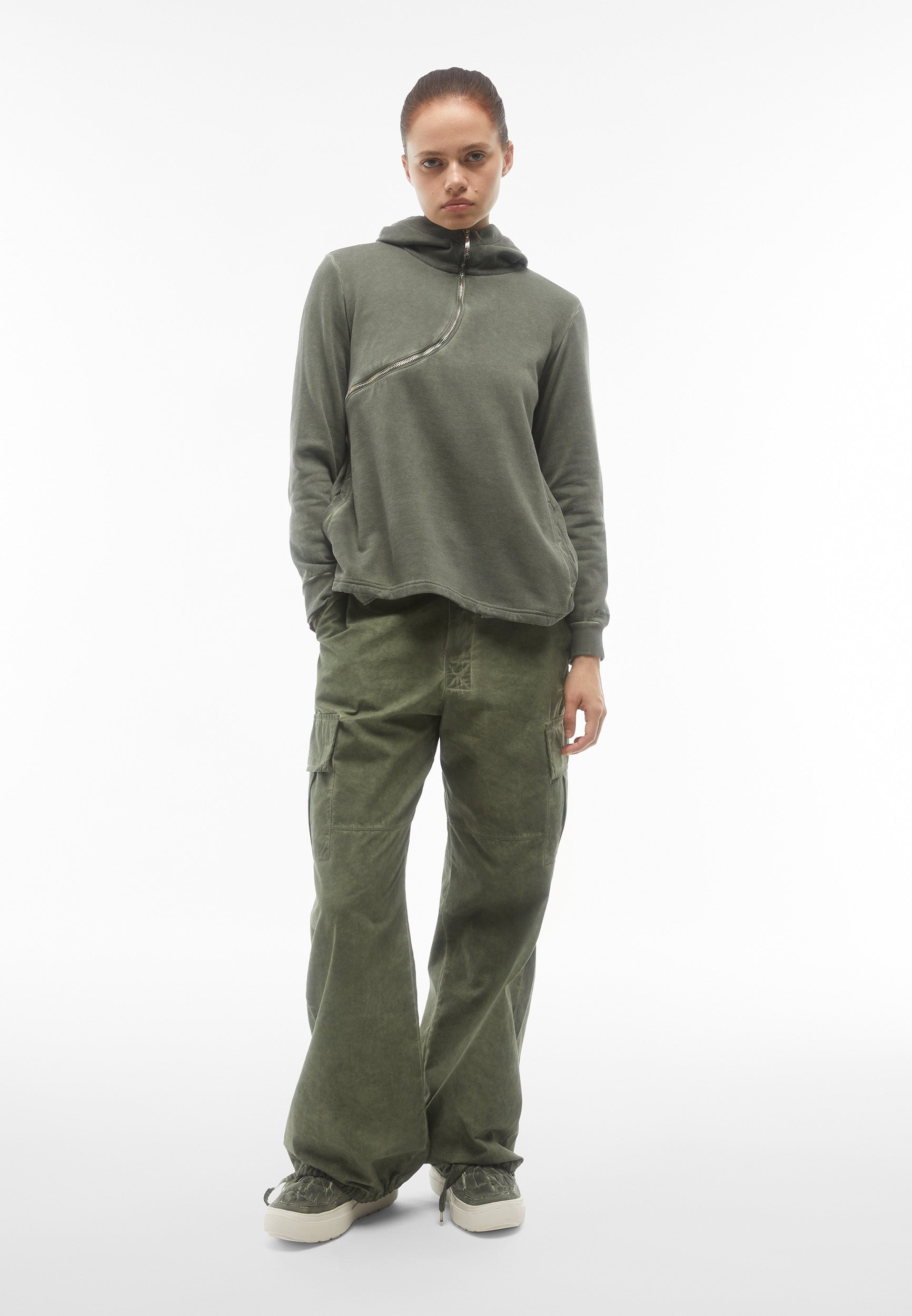 HAILEYF304_V69CD_-_W_S 1