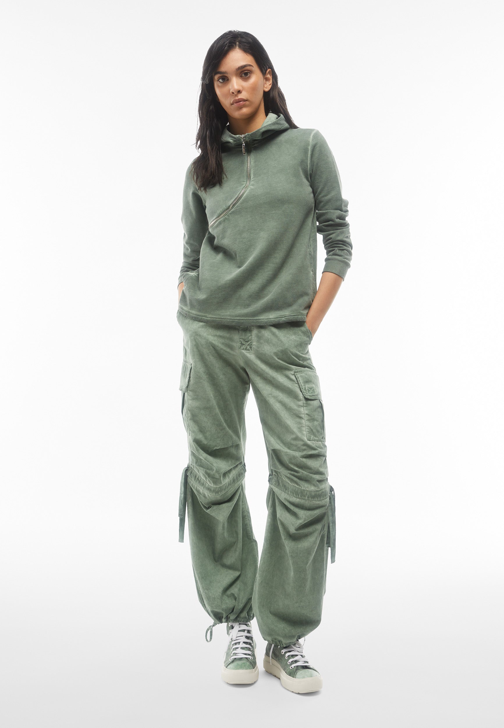 MELANIES404_V102CD_-_W_S 1