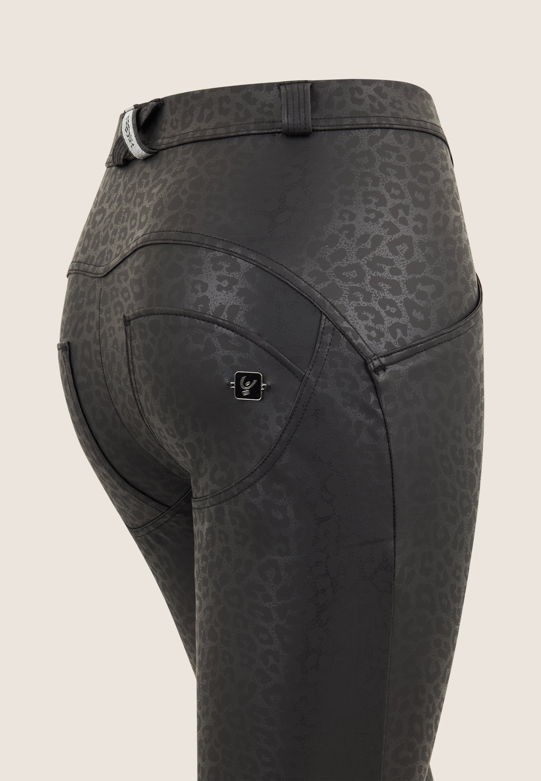 WRUP2RF437_ANI62_-_WWR_XS 3